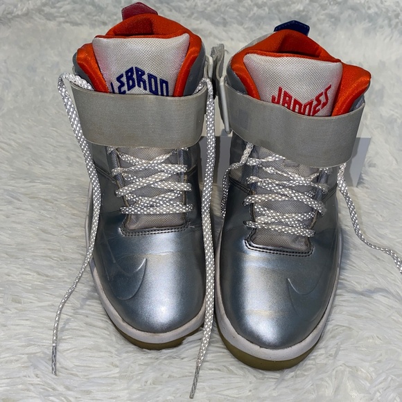 Nike Youth Air Akronite Lebron hightop - Picture 3 of 9